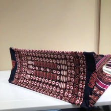 Load image into Gallery viewer, Dior Book Tote Bag In Fuchsia Animals Embroidered Canvas
