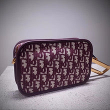 Load image into Gallery viewer, Dior Diorquake Clutch In Bordeaux Dior Oblique Canvas
