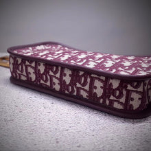 Load image into Gallery viewer, Dior Diorquake Clutch In Bordeaux Dior Oblique Canvas
