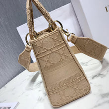 Load image into Gallery viewer, Dior Medium Lady D-Lite Bag In Beige Embroidered Canvas
